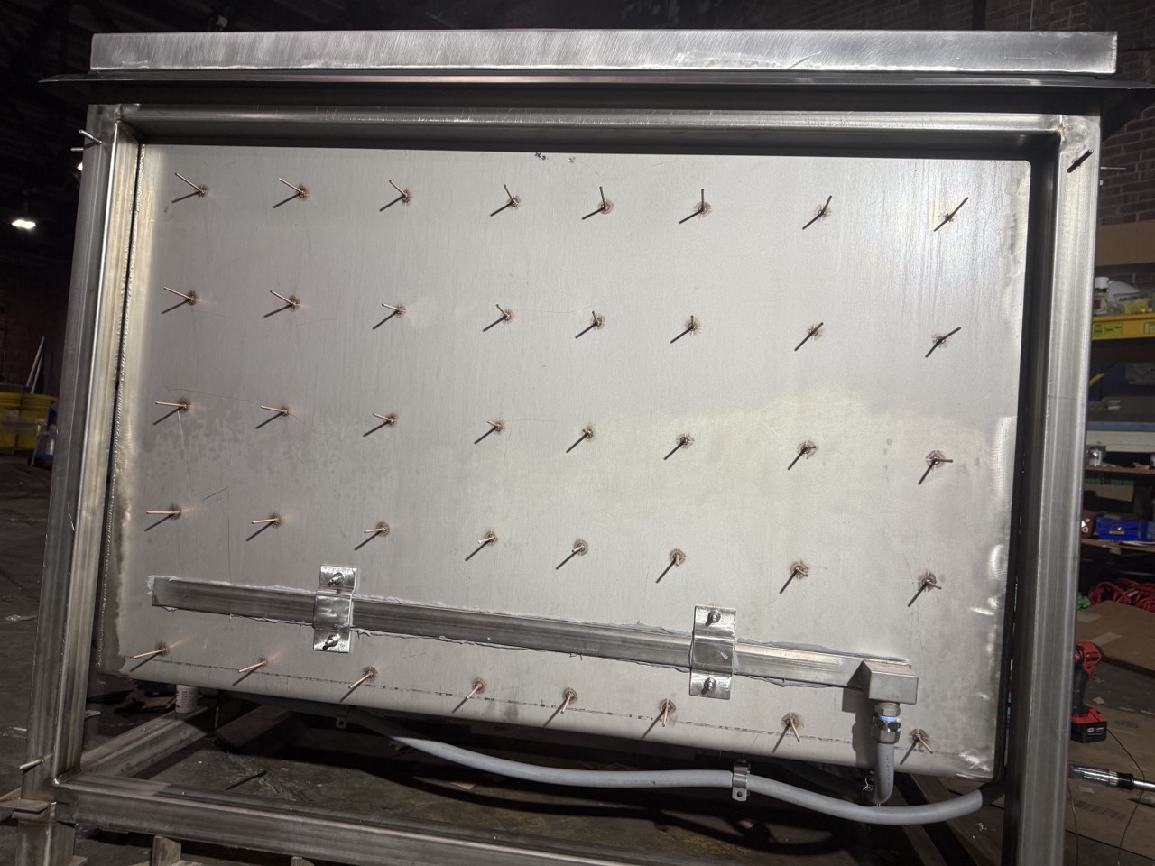 WL4 heated strip tank exterior construction detail